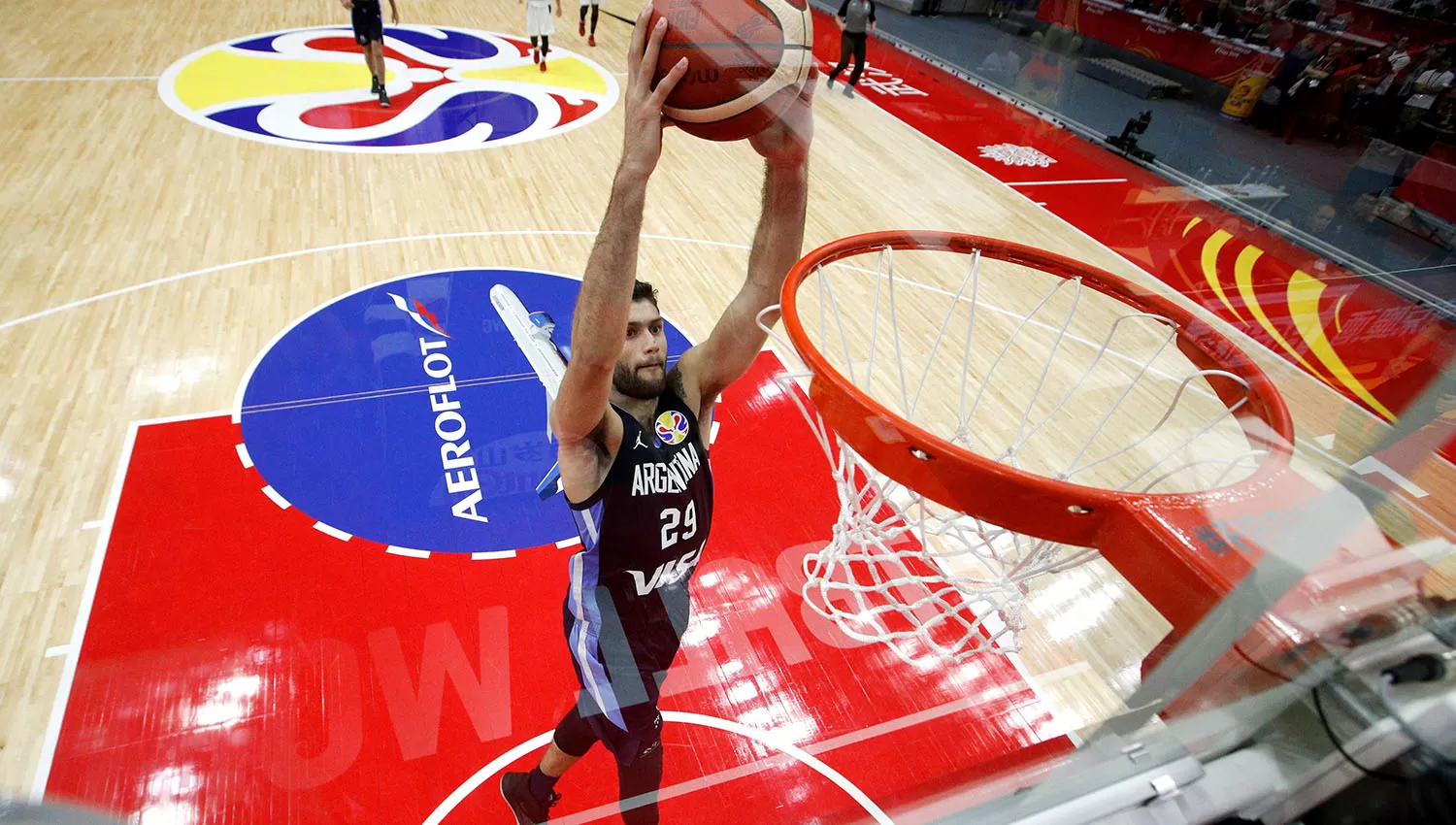 El alley oop de Patricio Garino, tras asistencia de Campazzo. (REUTERS)