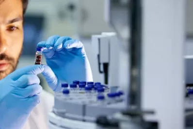 Bioquímicos piden la exención del IVA y amenazan con suspender los análisis clínicos en todo el país