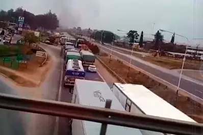 Un corte en la ruta 9 demora a los hinchas “Decanos” para viajar a Salta