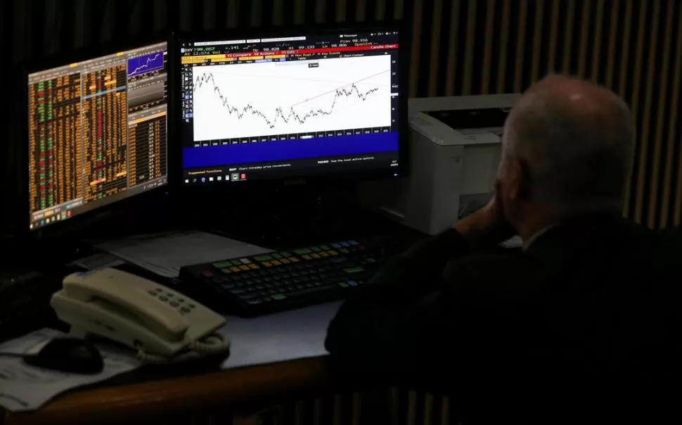 EL MERVAL. Grupo Galicia bajó ayer 17,66%; Banco Macro, 15,89%; YPF, 14,70%, y Pampa Energía,14,53%. Reuters