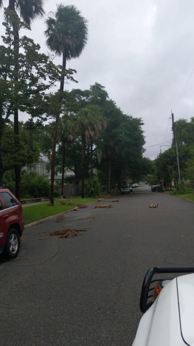 Un tucumano espera al huracán Dorian en el sillón de su casa, en Jacksonville