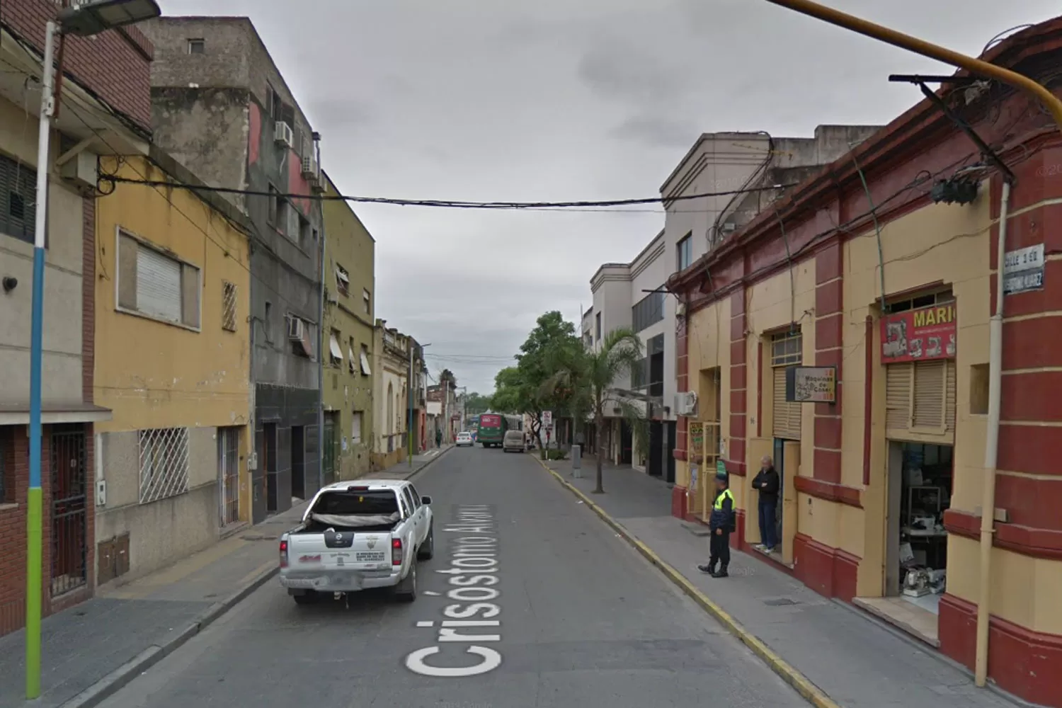 EN EL BAJO. El hotel está ubicado en Crisóstomo Álvarez primera cuadra.