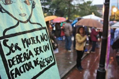 El 45% de las víctimas de femicidios en Tucumán fueron atacadas en sus casas