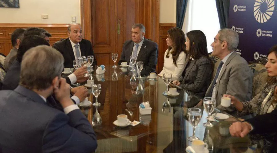 REUNIÓN INSTITUCIONAL. Manzur recibió a todos los integrantes de la Corte. comunicaciontucuman.gob.ar