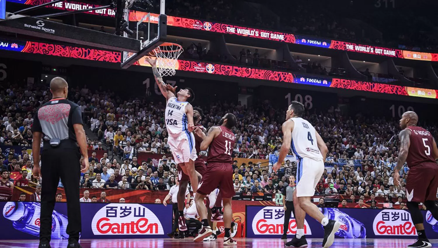 El santiagueño Gabriel Deck brilló ante la Vinotinto. (FOTO TOMADA DE www.fiba.basketball/es)