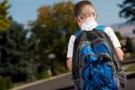 Tiene 12 años y estaba llegando a su escuela cuando lo apuñalaron para robarle el celular