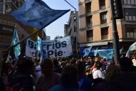 Lleva siete horas el piquete frente a la Anses, organizado por la agrupación Barrios de Pie