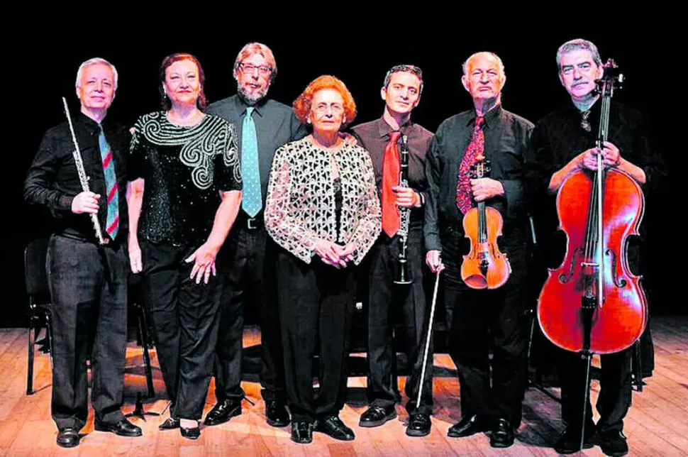 CUMPLEAÑOS FELIZ. “En Argentina quise festejar en Tucumán, y no en Buenos Aires”, dice Terzian (al centro).   