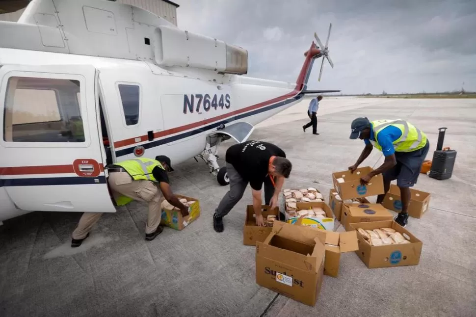 DESEMBARCO. Las primeras comidas empezaron a llegar a Bahamas. twitter @WCKitchen