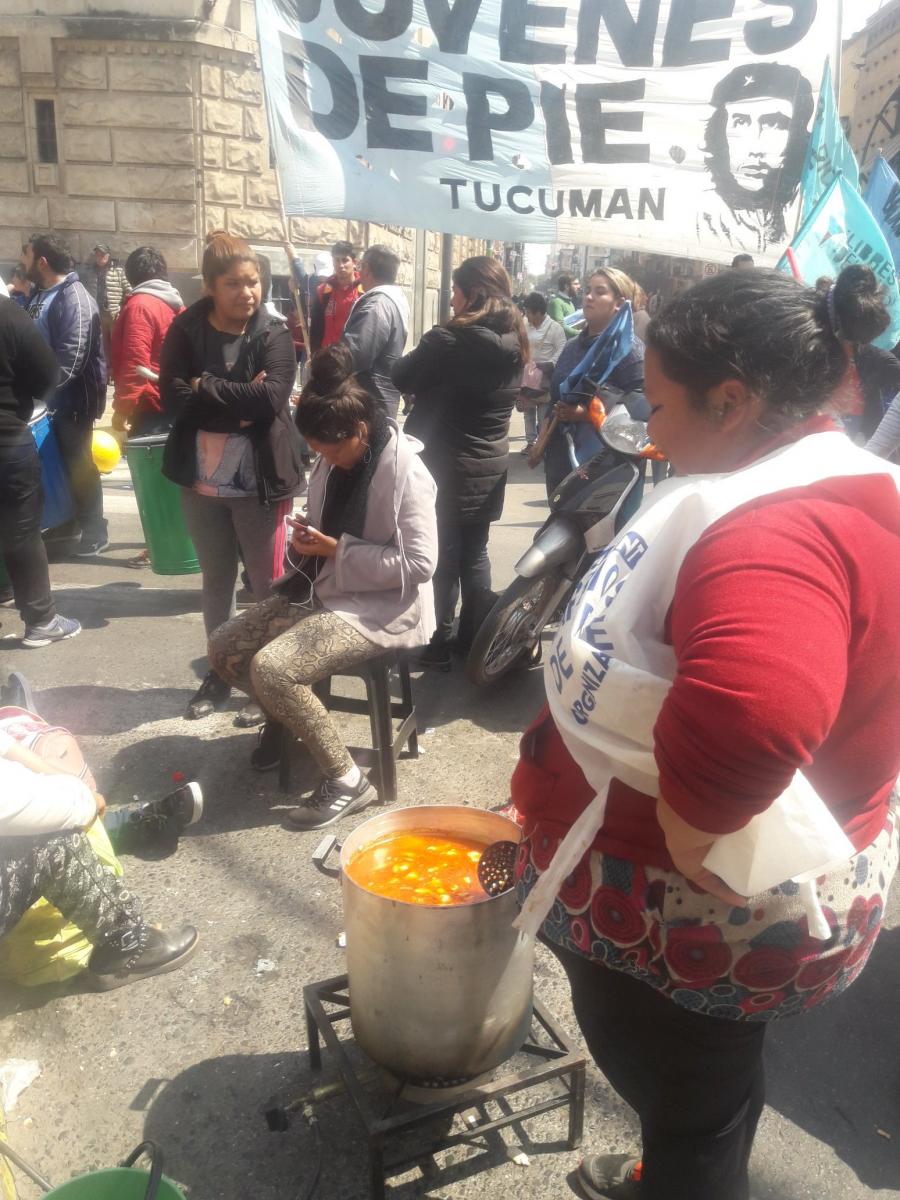 Lleva siete horas el piquete frente a la Anses, organizado por la agrupación Barrios de Pie