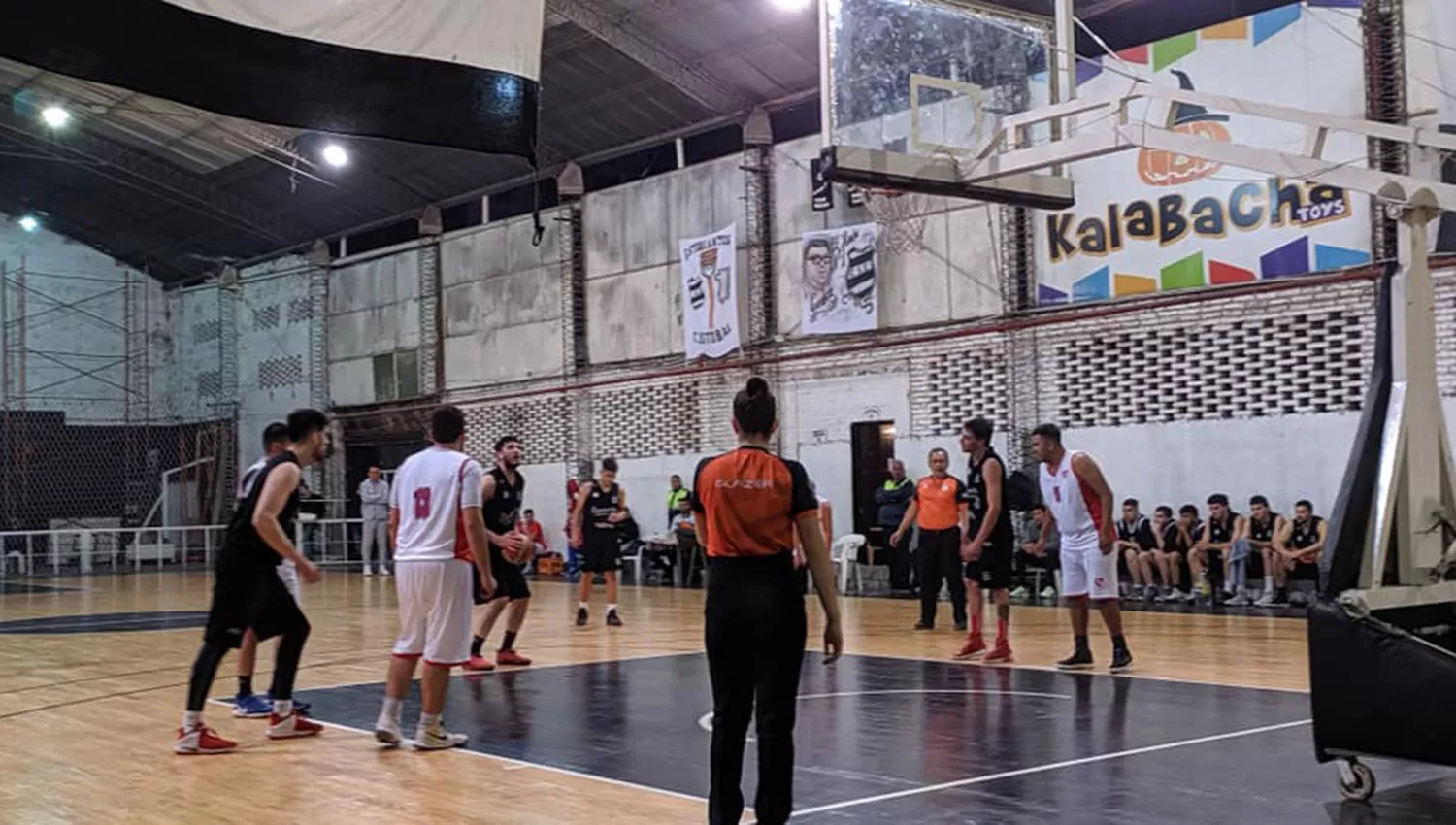 Luis Núñez en la línea de foul. Buen trabajo realizó el pivot Cebra. (FOTO TOMADA DE TODO BASKET)