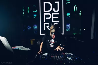 DJ Perro y el arte de captar la onda