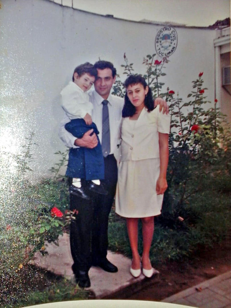  FANY CHOCOBAR Y JORGE CASCIOTTA. Las primeras salidas de este par de enamorados se dieron entre las rosas del parque 9 de Julio.