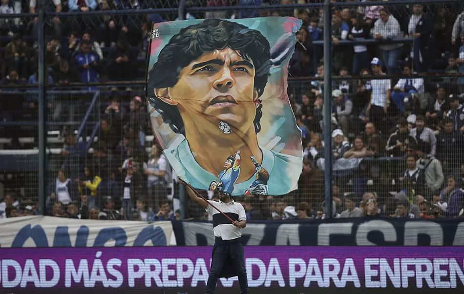 El estadio de Gimnasia, repleto para homenajear a Diego.