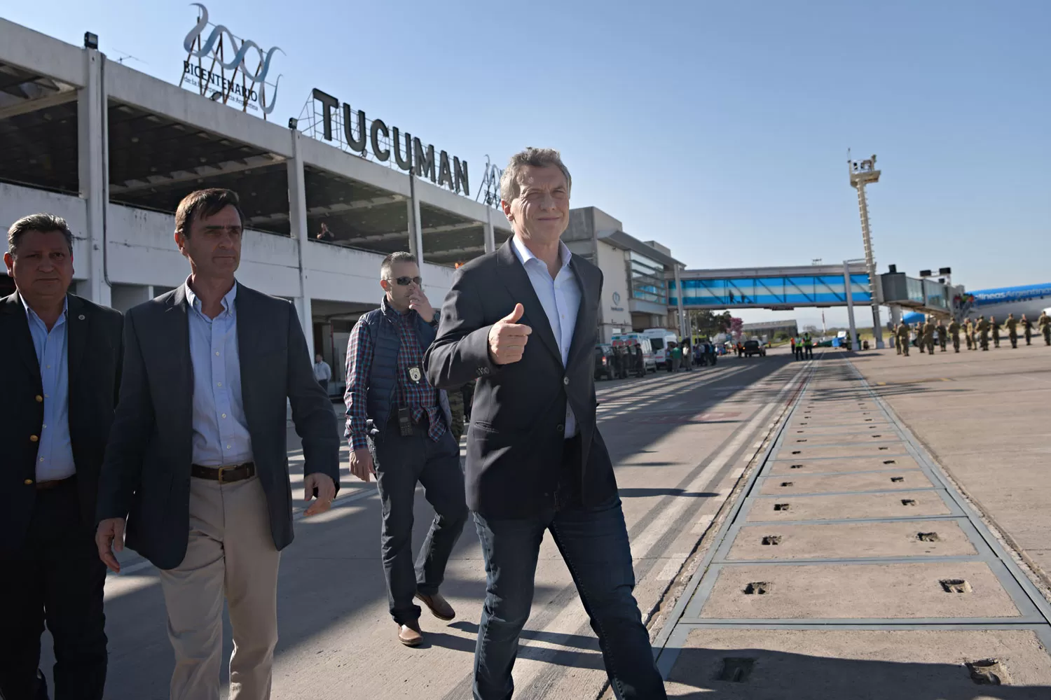 AEROPUERTO BENJAMÍN MATIENZO. Macri arribó a las 16.40 a Tucumán.