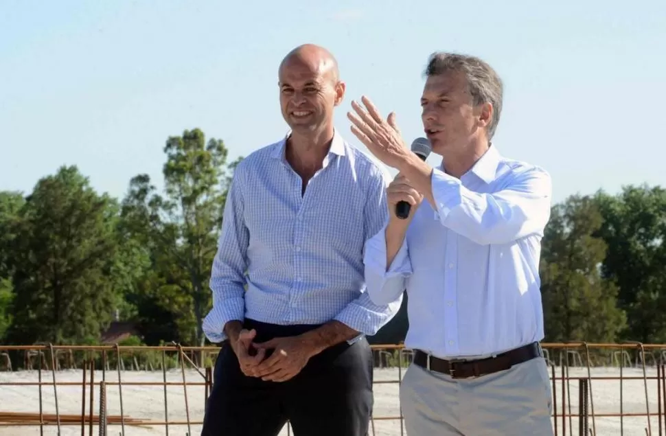 GIRA POR EL NORTE. El presidente Macri y el ministro Dietrich supervisarán obras en Tucumán y en Jujuy. foto presidencia (archivo)