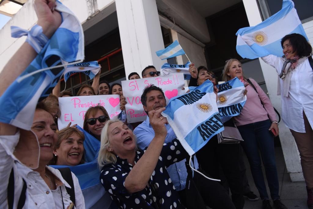 Macri fue recibido en Tucumán por militantes de Cambiemos