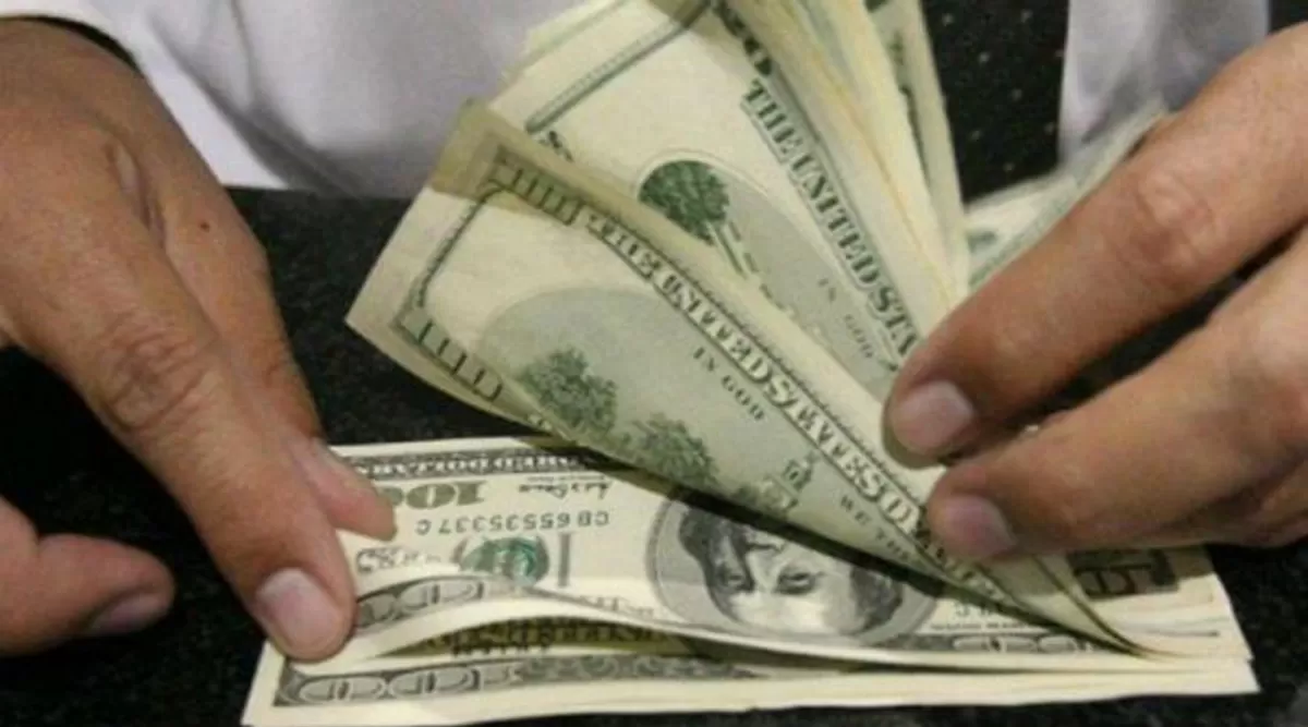 Un martes negro azotó a la Bolsa; el dólar cerró estable