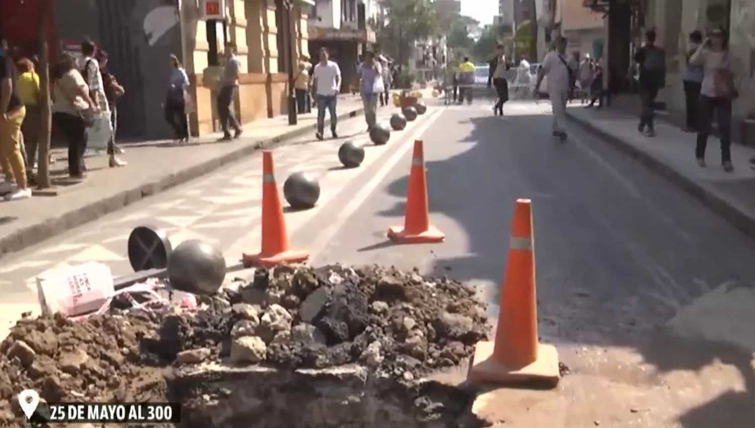 EN OBRAS. Los operarios mantendrían interrumpido el paso de vehículos hasta las 14.