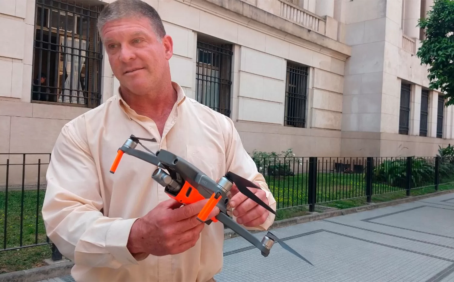 FELIZ DE HABERLO RECUPERADO. Maldonado ofreció una recompensa y se lo devolvieron.