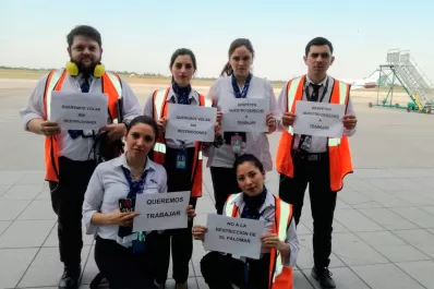 Empleados tucumanos de JetSmart intentan defender sus puestos de trabajo