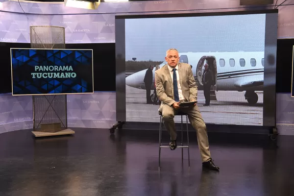 Con el uso del avión, Manzur está muy cerca del hombre que Alperovich inventó