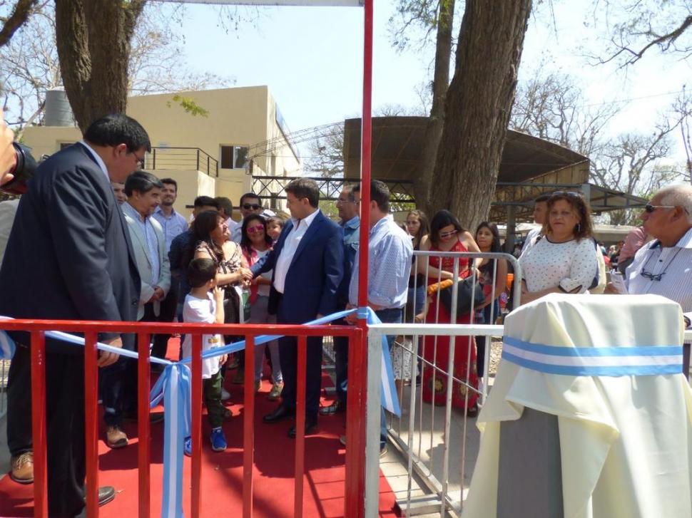 REDONDA. Familiares de Jorge Guerra se emocionaron con el homenaje.  