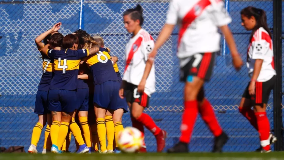 FESTEJO. Jugadoras de Boca celebran uno de los cinco goles. IMAGEN TOMADA DE MARCA.COM