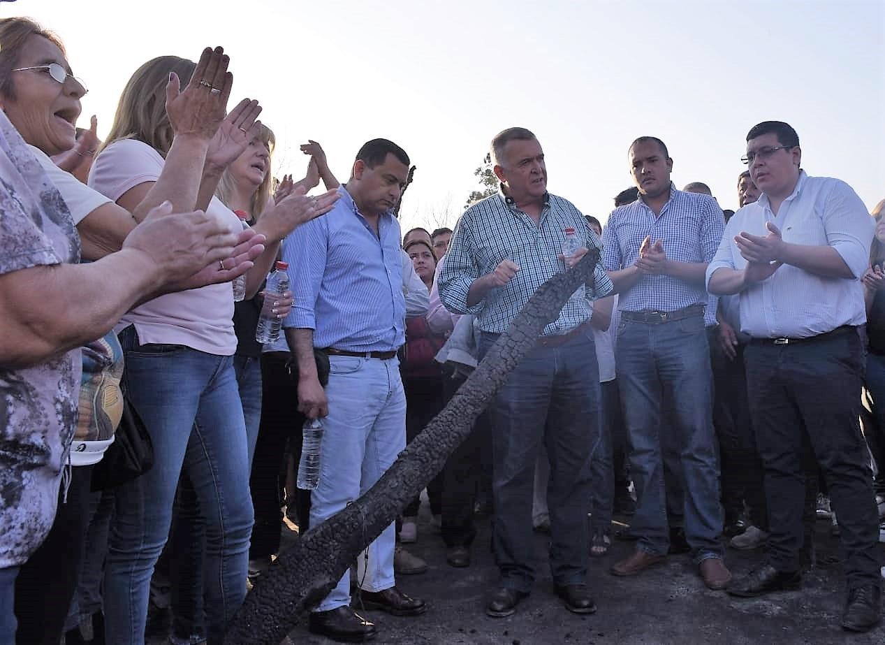 MENSAJE. Acompañado por el intendente Herrera, Jaldo recorrió el predio ferial.