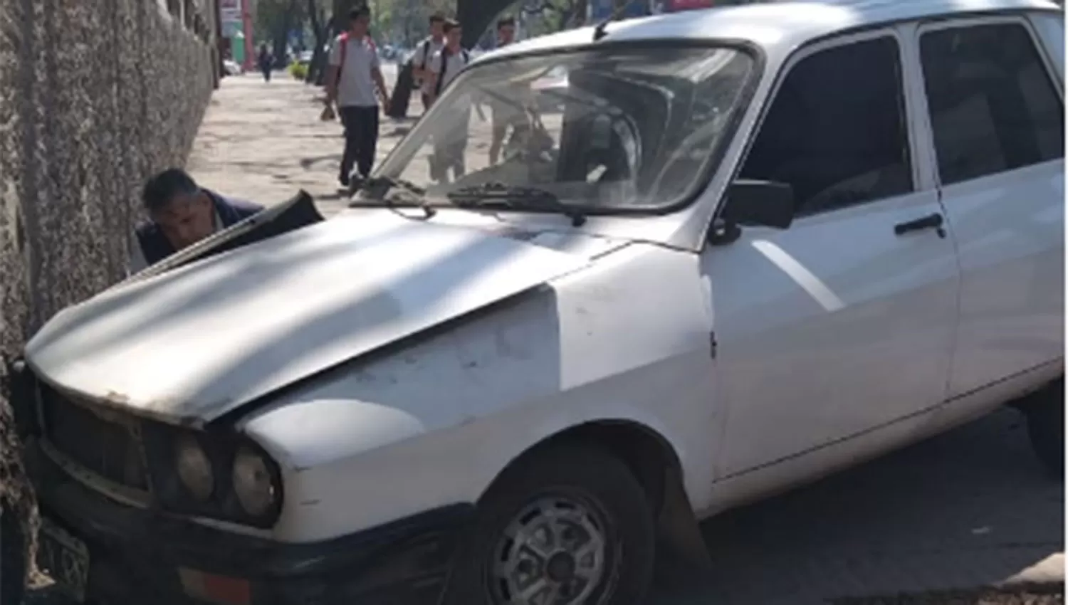 Así quedó el auto que protagonizó el accidente. FOTO ENVIADA A TRAVÉS DE WHATSAPP