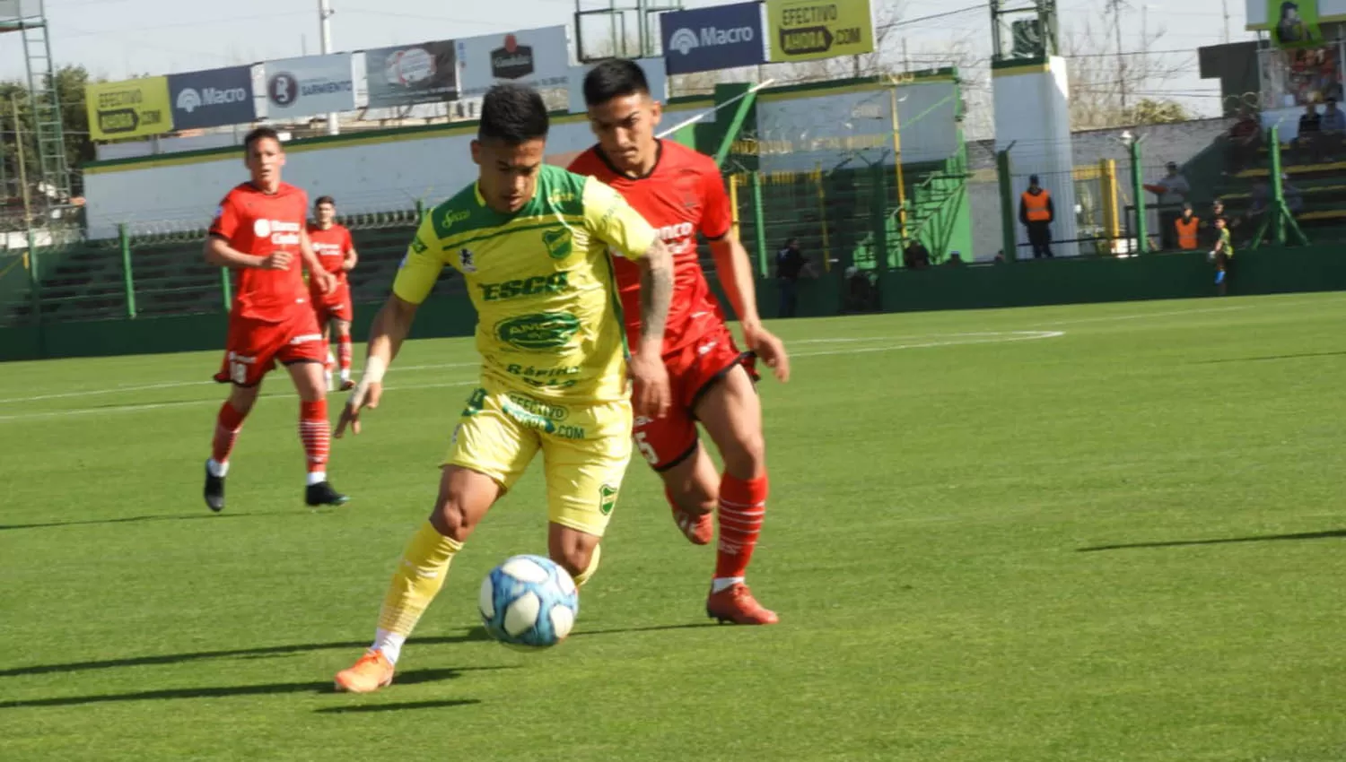 Nicolás Fernández, atacante del Halcón. (FOTO TOMADA DE TWITTER @ClubDefensayJus)