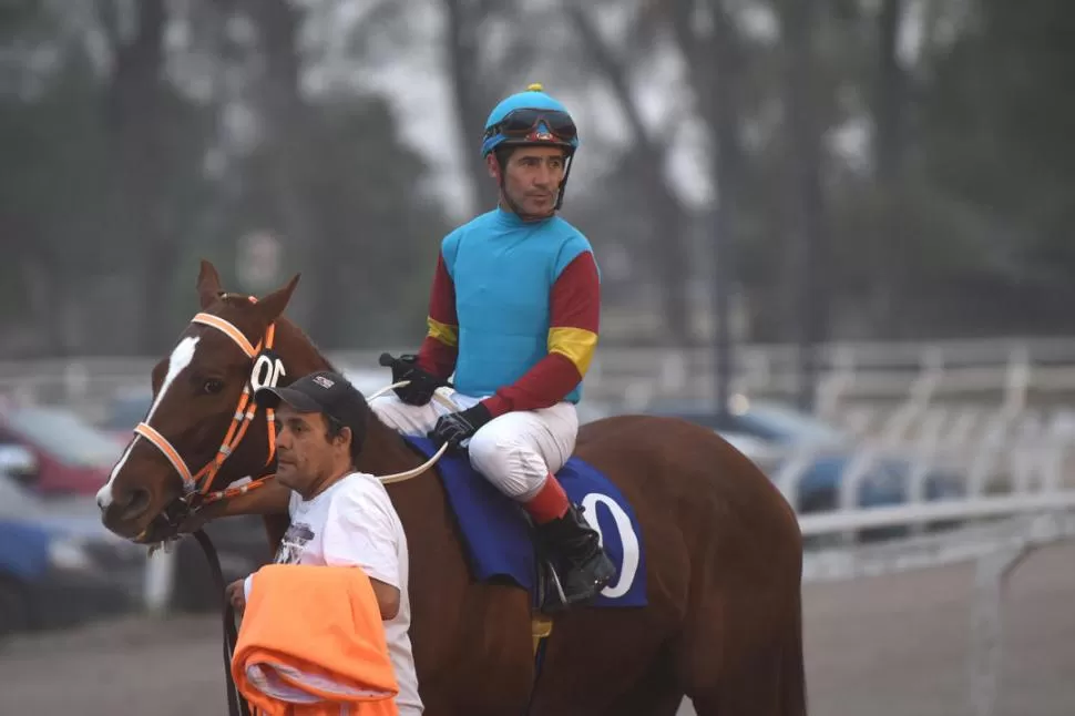 LA MÁXIMA ATRACCIÓN. El uruguayo Pablo Falero, que corrió a tres ejemplares durante el mitin, fue ovacionado por la gente. 