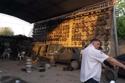 Secuestraron 800 llantas y 200 cubiertas en un taller clandestino de Tafí Viejo