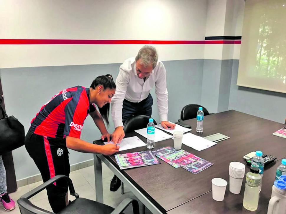 Quién es Rocío Correa, la futbolista herida durante el cortejo fúnebre de su hermano