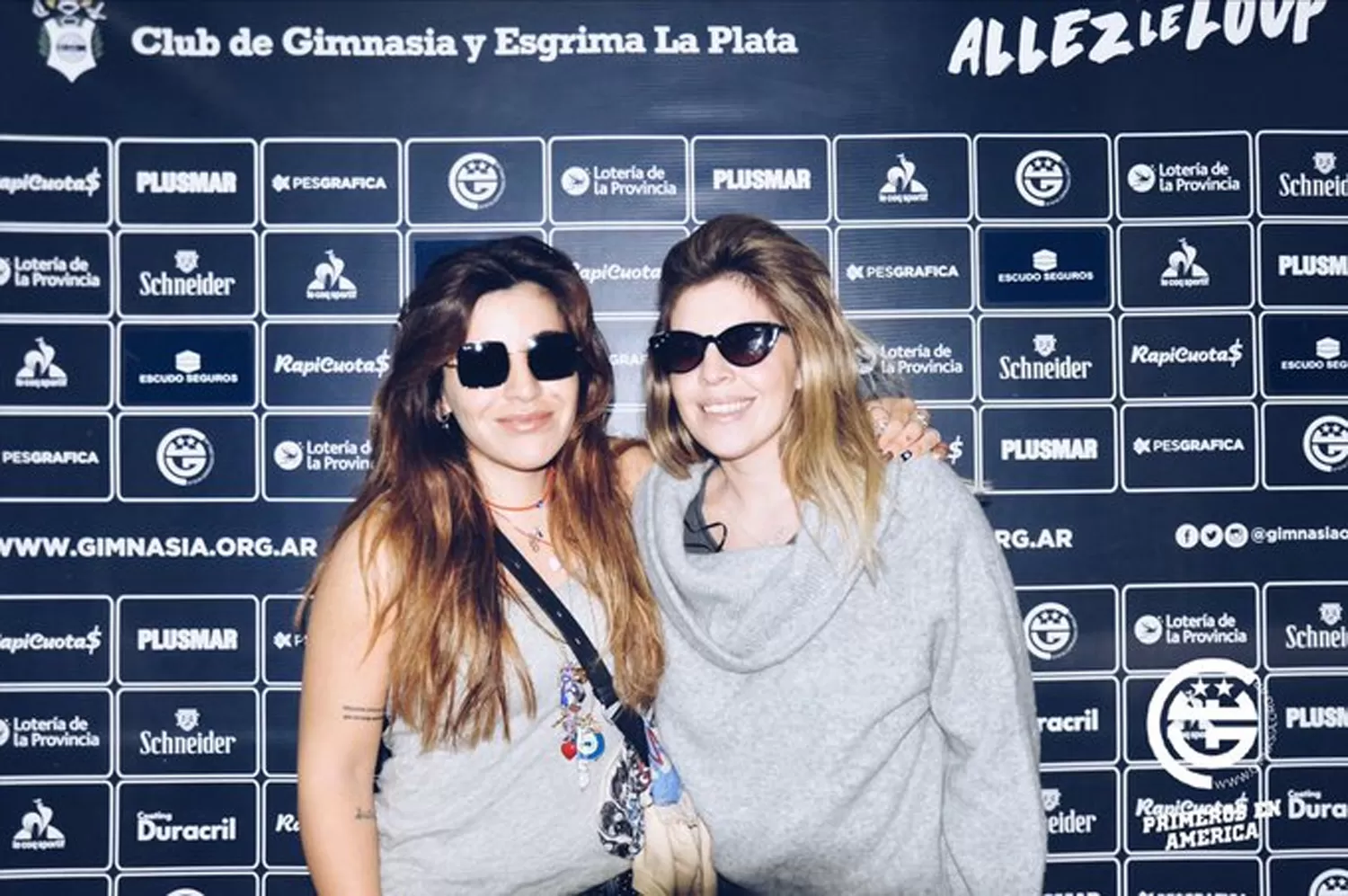 LAS MARADONA. Las hijas de Diego se hicieron presente en el encuentro con River.