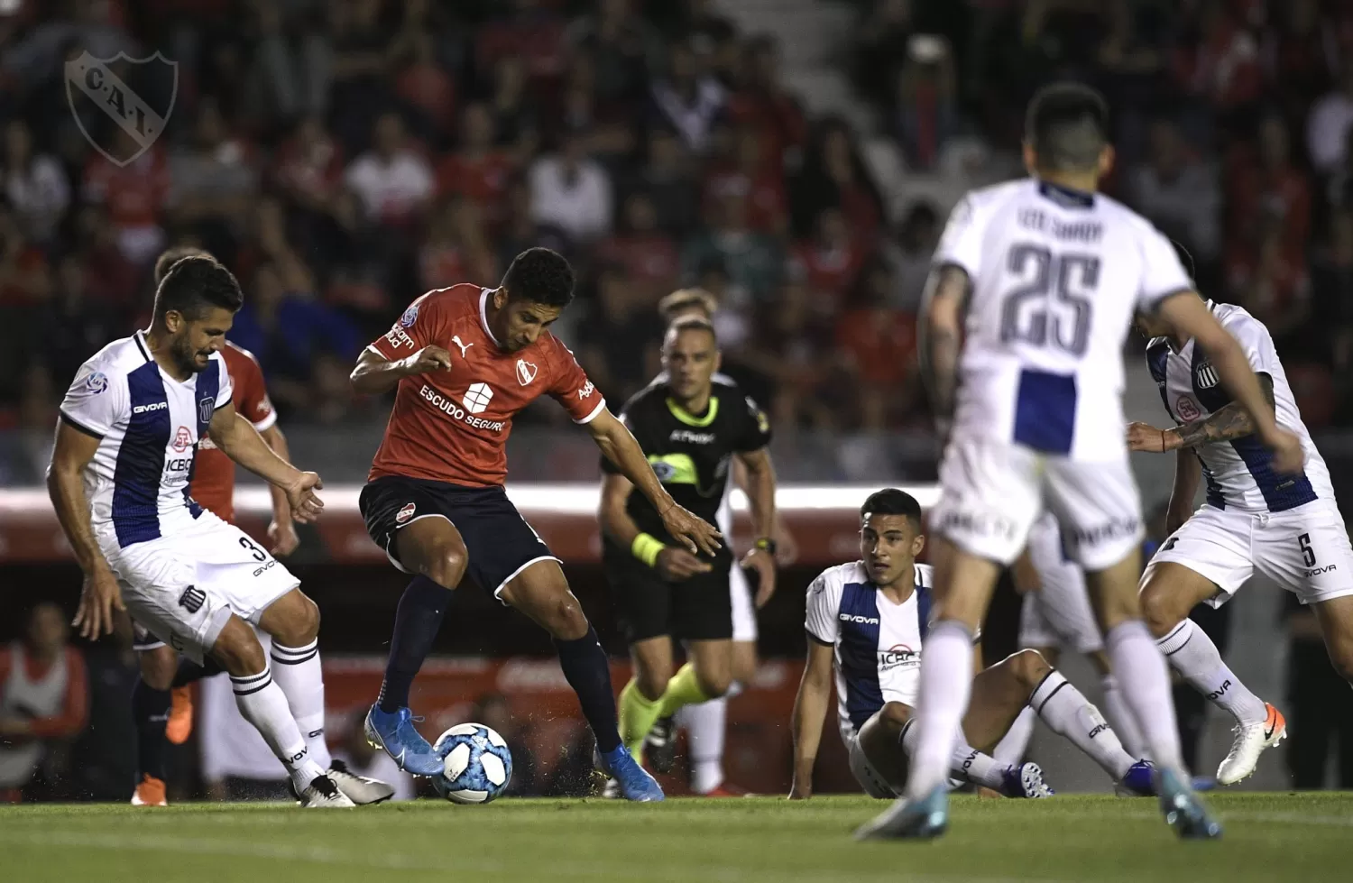 CON EL DIABLO EN EL CUERPO. Cecilio Dominguez, el autor del primer gol del partido.