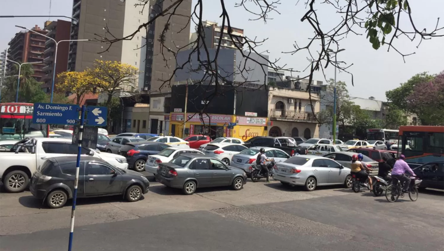 Los cortes en los semáforos provocaron un caos vehicular. FOTO ENVIADA A TRAVÉS DE WHATSAPP