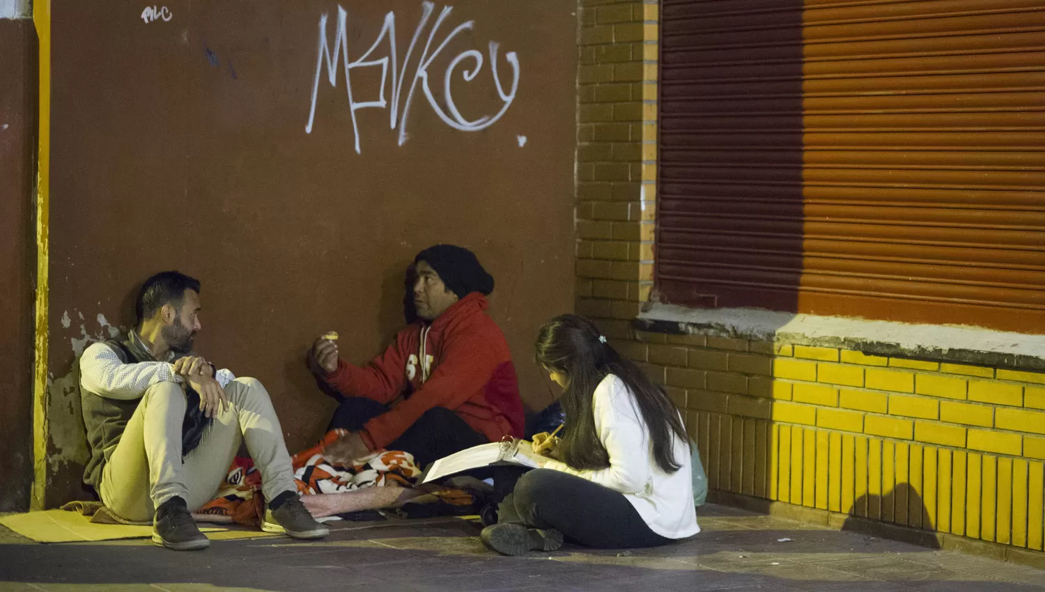 POBREZA EN TUCUMÁN. Desde el programa Abrigar se asiste a las personas en situación de calle.