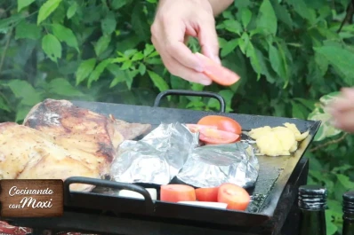 Hoy, en Cocinando con Maxi: vacío a la chapa con papas rellenas