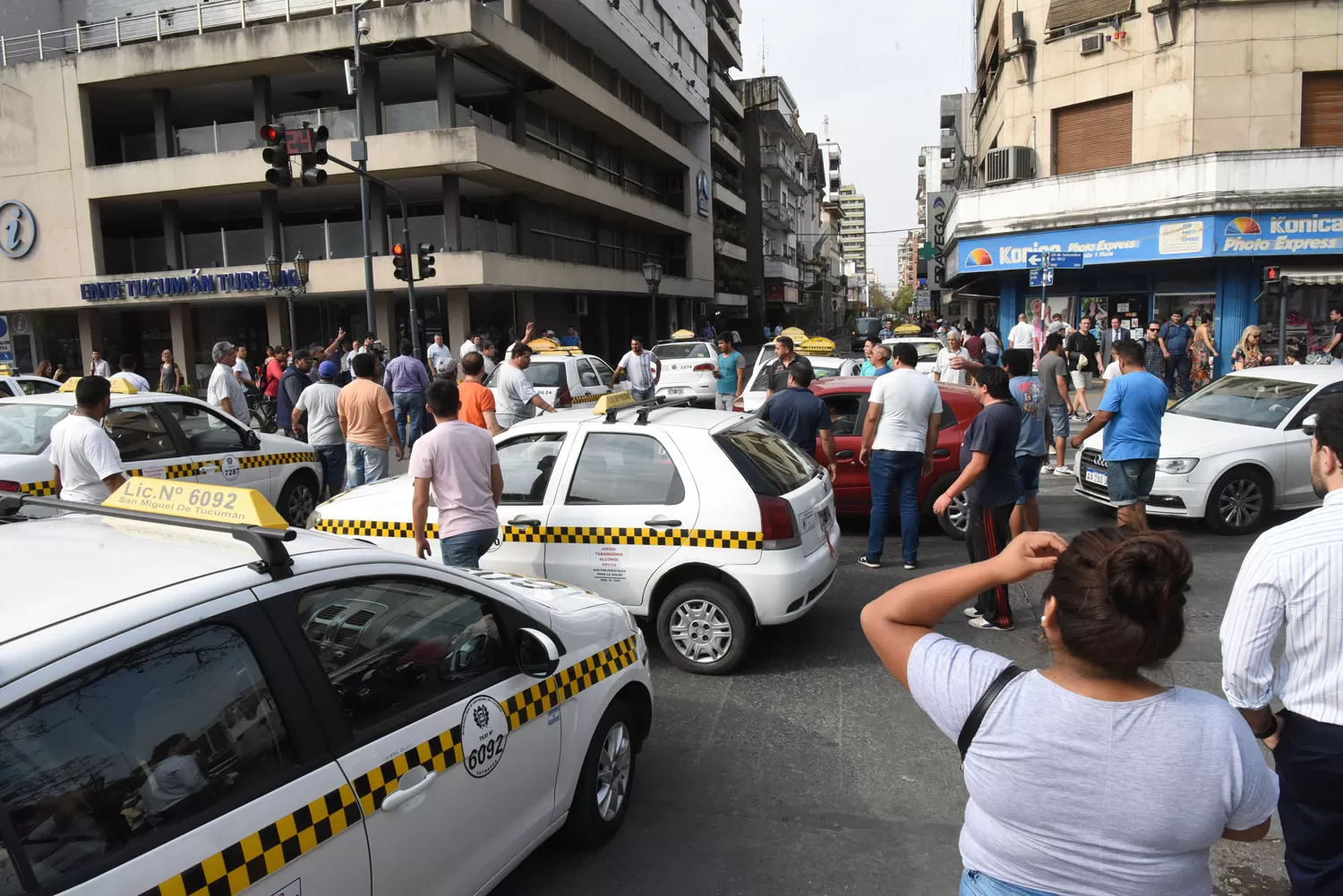 Inseguridad: una marcha, cientos de autos y 10 historias de taxistas 