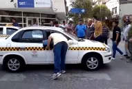 La protesta enfrentó a los taxistas en el microcentro tucumano