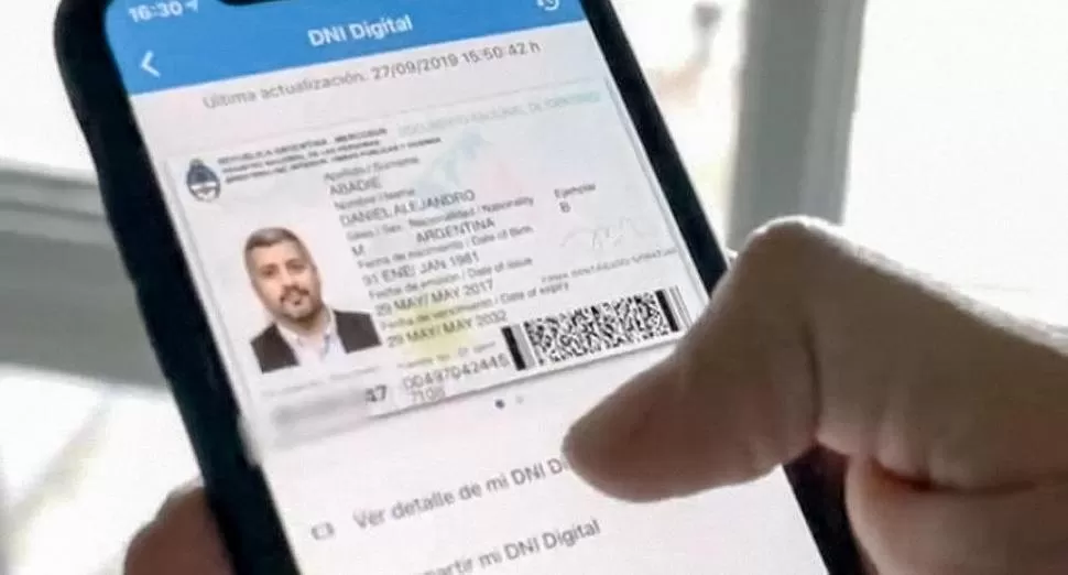IDENTIDAD EN LA PANTALLA. El DNI en el celular está acompañado de un certificado firmado digitalmente para garantizar la seguridad del usuario. télam