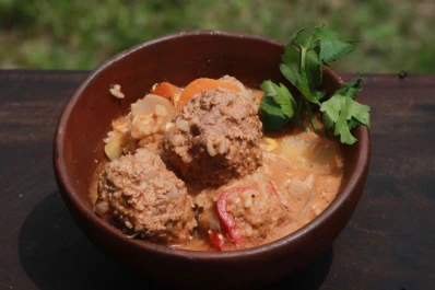 Hoy, en Cocinando con Maxi: guiso de albóndigas