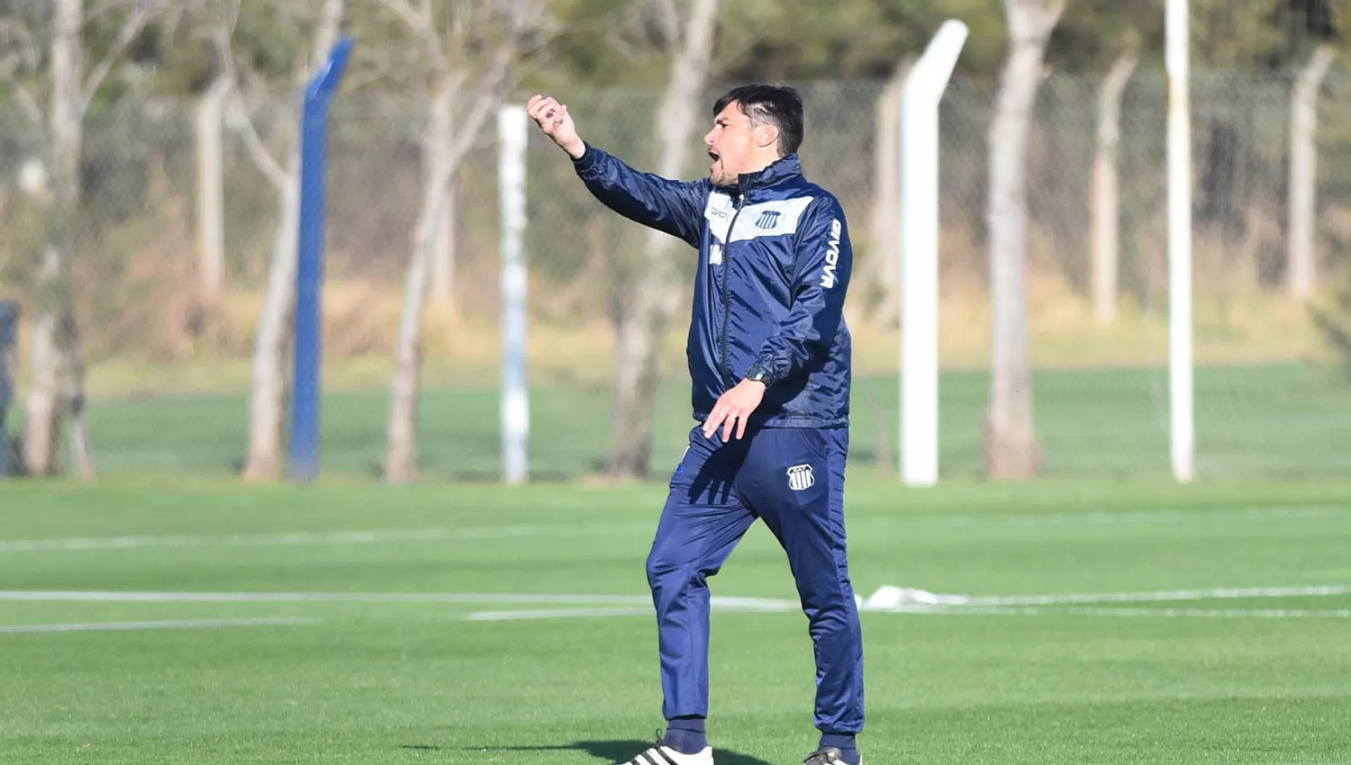 Alexander Medina, entrenador de la T. (FOTO TOMADA DE Twitter @CATalleresdecba)