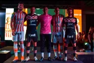 San Martín presentó las nuevas camisetas que usará el plantel