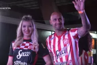 Cuánto cuestan las nuevas camisetas de San Martín y dónde se las puede conseguir