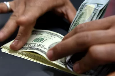 La reacción del mercado: leve movimiento del dólar