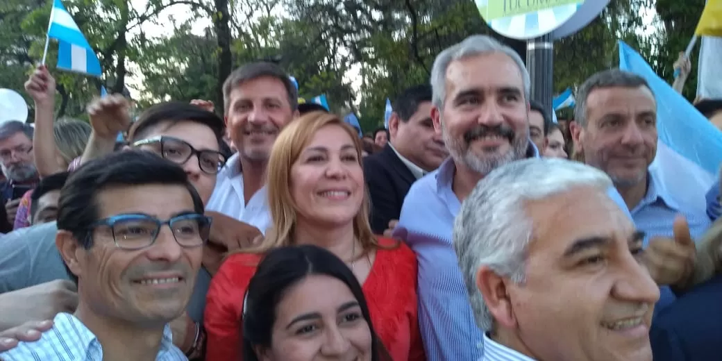 Ávila no subió al escenario pero estuvo en la plaza. 