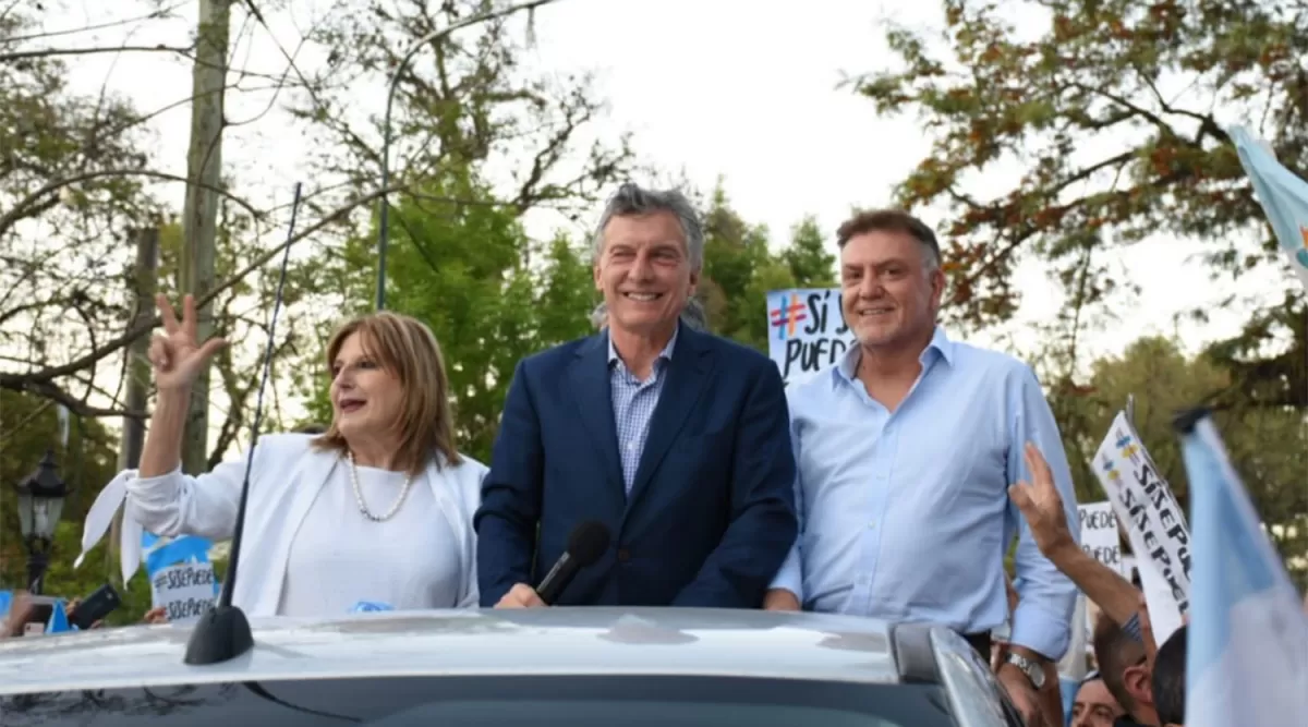 Macri junto a los candidatos Amaya y Ascárate durante la visita del Presidente a Yerba Buena. FOTO TOMADA DE TWITTER.COM/DOMINGOAMAYAOK