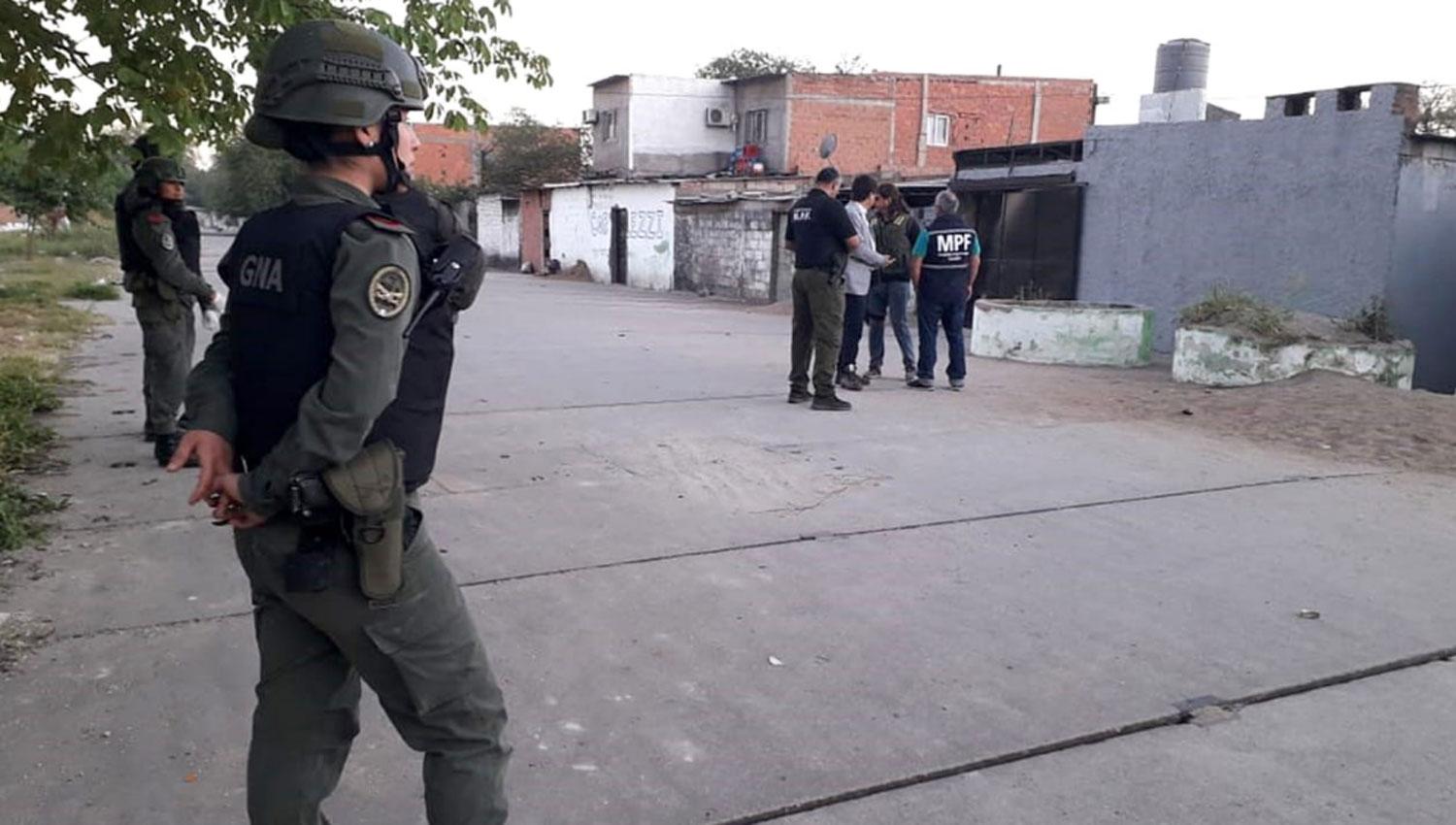 Allanamiento en San Cayetano